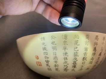 Een paar Chinese famille rose dekselkommen, Jiaqing merk en periode